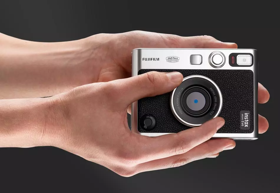Aparat FujiFilm Instax mini EVO czarny